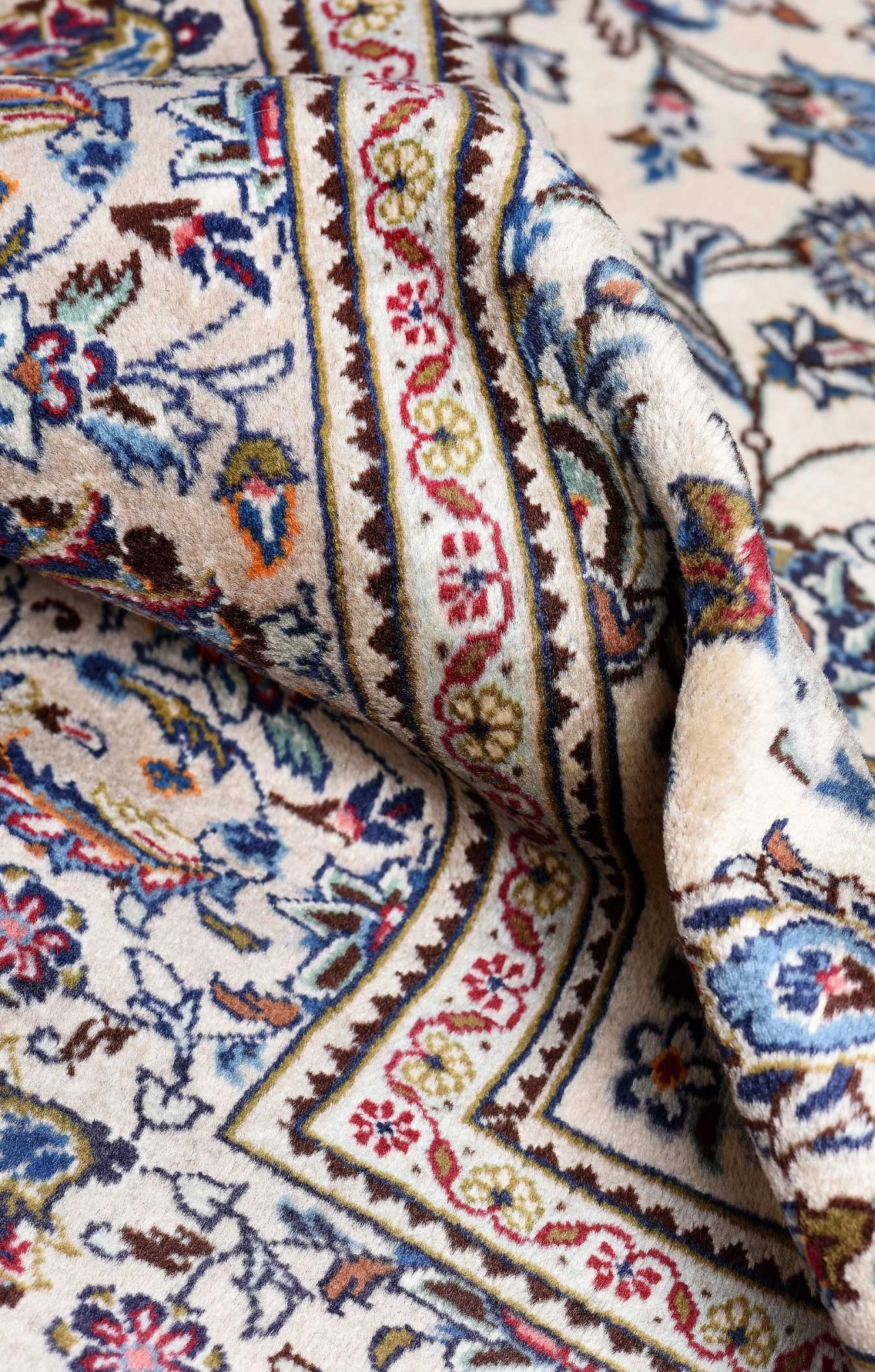 Bright Cream Kashan Persian rug for sale 2x3m DR360 | CarpetShip